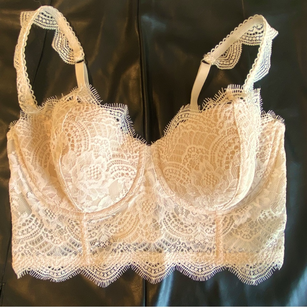 NWOT Victoria’s Secret Dream Angels Cream Lace longline Bra 38C